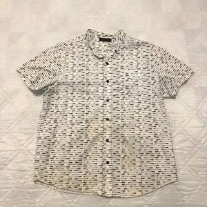 Fission‎ white with arrows casual button front short sleeve shirt XL